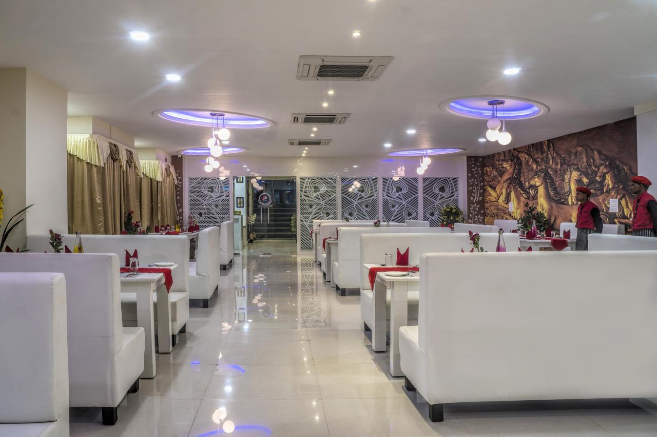 Hotel Kingfisher Udaipur Exteriör bild